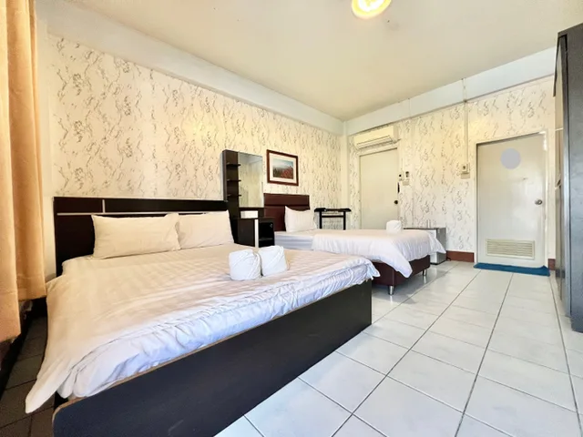 غرفة ثلاثية، Jamjuree Place 2/4