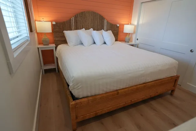 1 Bedroom, King Bed, Gulf View, Sofa, Manasota Key Resort 1/2