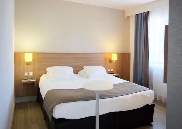 غرفة عائلية بسرير كينج وسريرين منفصلين للمدخنين، Best Western Plus Ajaccio Amiraute 2/10