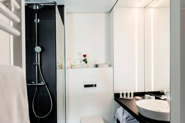 غرفة بزنس بسرير مزدوج مع أريكة، Airport Plaza Hotel Hamburg 6/8