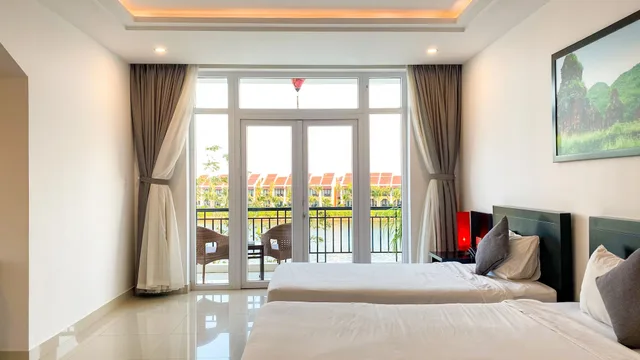 غرفة عائلية ثلاثية بسرير كينج وسرير فردي بإطلالة على النهر بشرفة، Riverside White House Villa 3/4