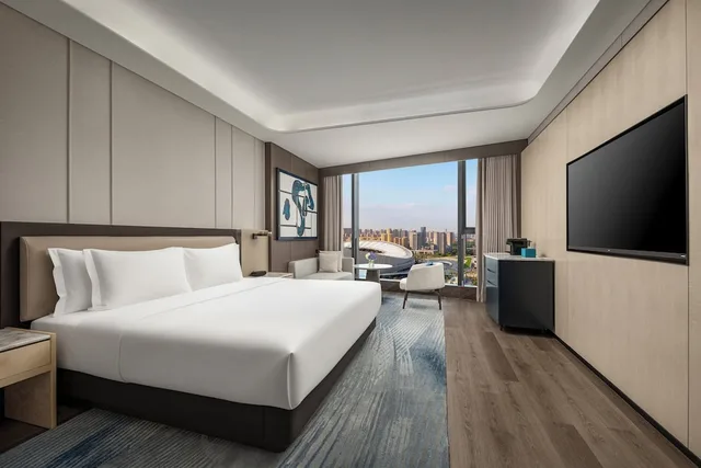 غرفة بريميوم بسرير كينج بإطلالة على المتنزه، Crowne Plaza Linyi Olympic Sports Centre by IHG 1/1