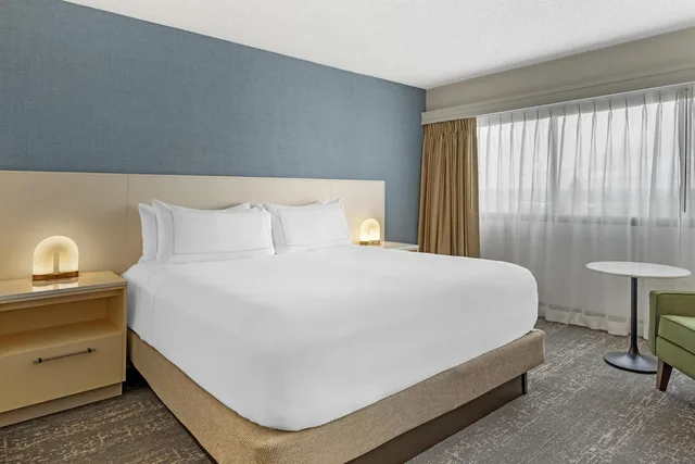 Statesman, Suite, King Bed، DoubleTree by Hilton Hotel Spokane City Center 1/6