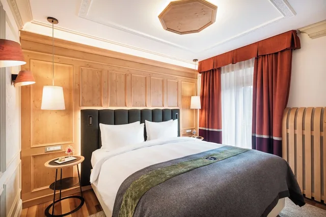 جناح ديلوكس بسرير كينج مع أريكة، Hotel Fluela Davos 1/5