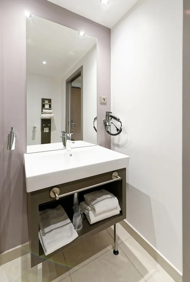 Hotel Akena Besancon، بيزنسون 33/35