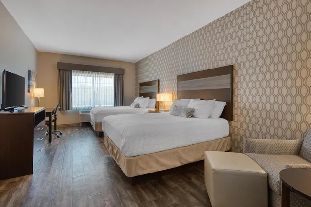 Standard, 2 Queen Beds, Best Western Plus Saint Peter 4/10