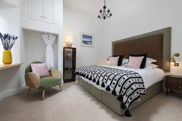 Gate, Lodge, Twin Beds، Skeabost House Hotel 1/2
