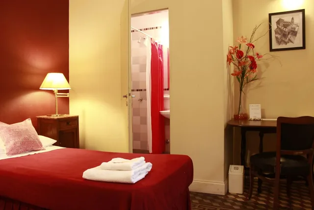 غرفة بسرير مزدوج بحمام خاص، Sabatico Travelers Hostel 1/2