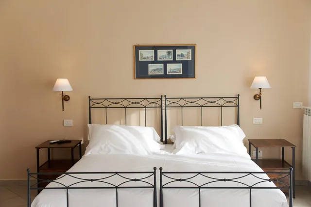 غرفة بسرير مزدوج بإطلالة على البحر، Villa Margherita 5/9