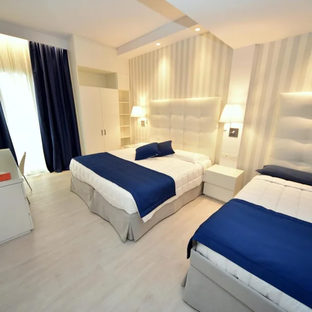 غرفة قياسية ثلاثية، Hotel Fedora 3/6