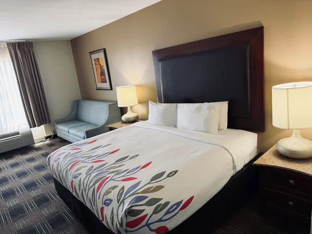 Room, King Bed, Trident Inn and Suites 1/10