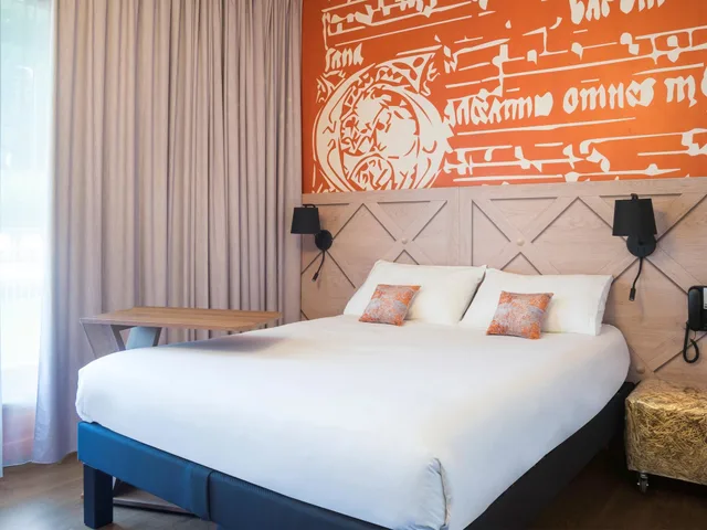 غرفة عائلية رباعية بسرير مزدوج مع أريكة، Ibis Styles Carcassonne La Cite 2/8