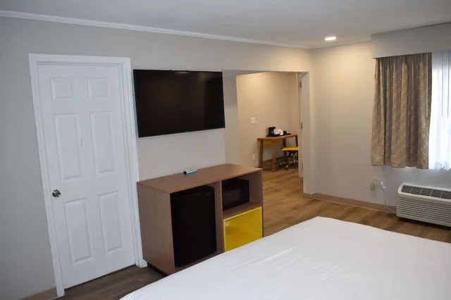 جناح استوديو بسرير كينج، Days Inn by Wyndham San Antonio Alamo/Riverwalk 2/4