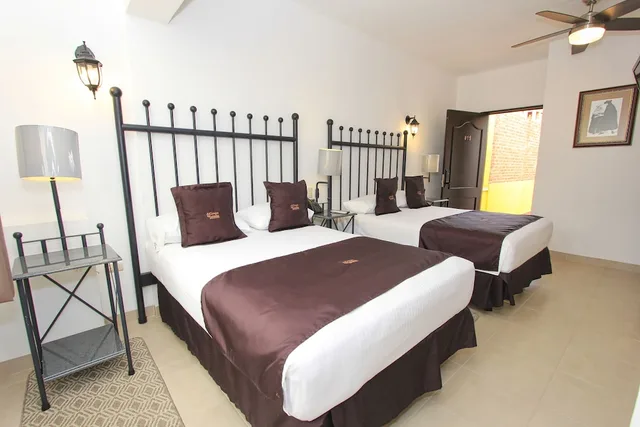 Superior, 2 Queen Beds, Terrace, Courtyard Area، Hotel Plata Condesa 2/5