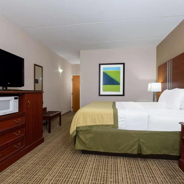 غرفة بسرير كينج لذوي الإعاقة، Baymont By Wyndham Elkhart 3/6