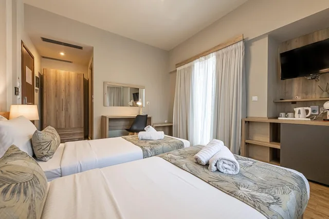غرفة سوبيريور بسريرين منفصلين بشرفة، Hotel @ Syngrou Fix 2/7
