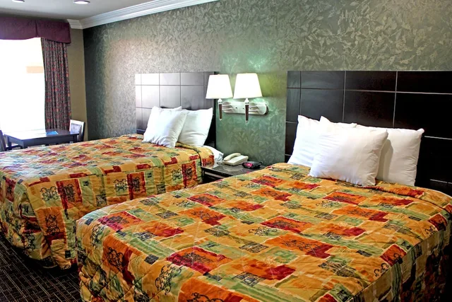 غرفة بسرير كينج، Crystal Inn Suites Spas 5/10