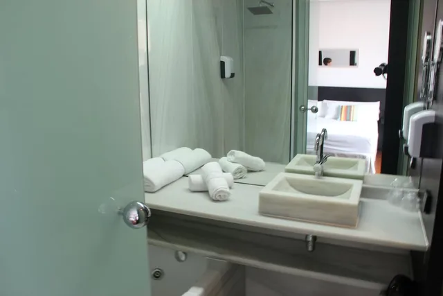 جناح جونيور مفردة بسرير كينج مع أريكة بحوض جاكوزي، Sea You Hotel Port Valencia 3/3