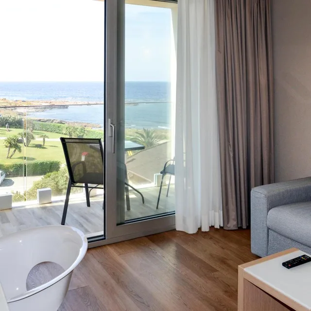 جناح بشرفة، Hotel Calabona 10/10