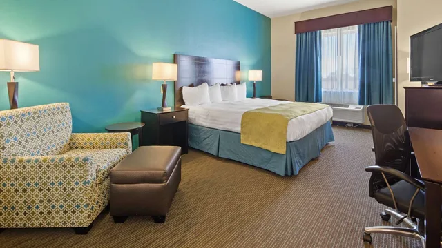 غرفة بسرير كينج، Best Western Lindsay Inn Suites 1/2