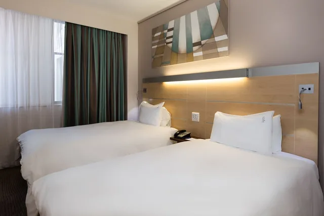 غرفة قياسية بسريرين منفصلين للمدخنين، HOLIDAY INN EXPRESS CAPE TOWN CITY CENTRE 1/10