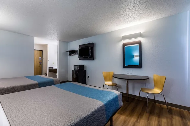 غرفة ديلوكس بسريرين كوين، Motel6 Indianapolis, IN - Southport 5/10