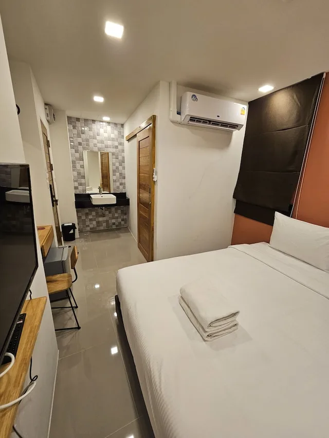 Superior, Queen Bed, Building 2، Sleepstation Hotel At Pratunam 3/8