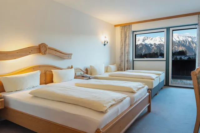 غرفة قياسية رباعية بإطلالة على الجبل بشرفة، Gruberhof Hotel 3/10