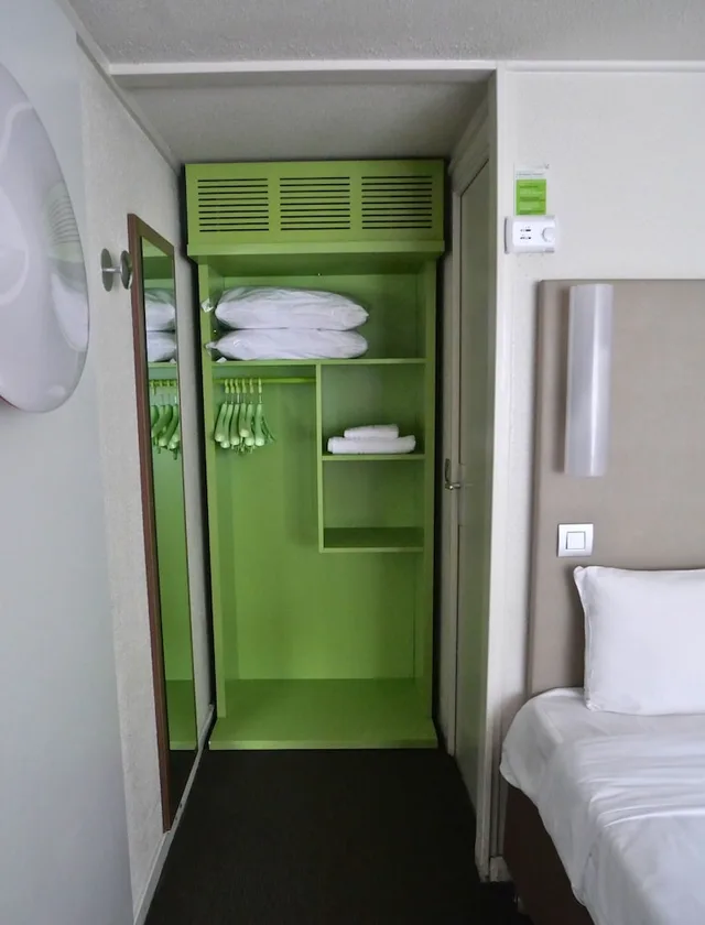 غرفة قياسية بسريرين منفصلين، Hotel Campanile Montelimar Les Tourrettes 9/9