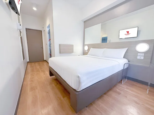غرفة بسرير كوين، Red Planet Makati Amorsolo 4/10