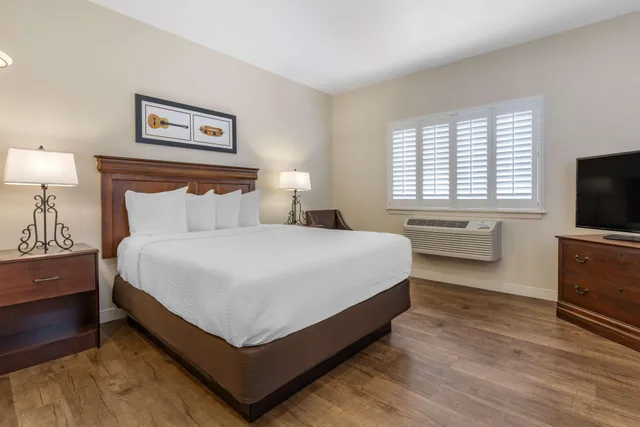 2 Bedrooms, Suite, King and Queen Bed, 1.5 Bathrooms، Best Western Rose Garden Inn 2/8