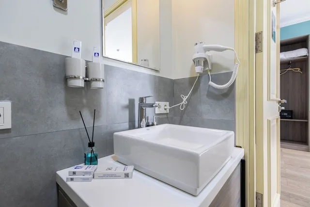غرفة كومفورت بسرير مزدوج، Khan Hotel 3/3