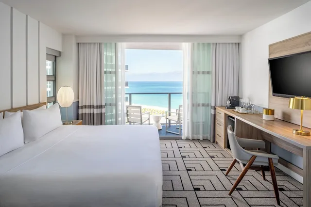 1 Bedroom, Premium, Suite, King Bed, Ocean Front, Sofa, Cadillac Hotel & Beach Club, Autograph Collection 2/4