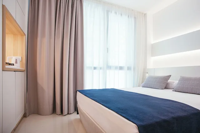 Plus, Twin Beds، Globales Acis And Galatea Hotel 2/4