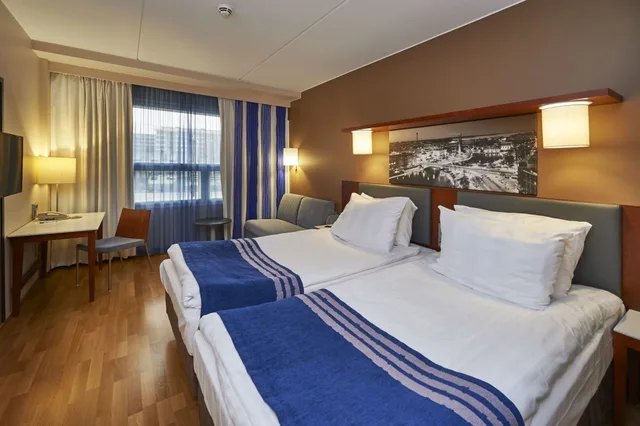 غرفة قياسية بسريرين منفصلين، Holiday Inn Tampere Central Station 1/6