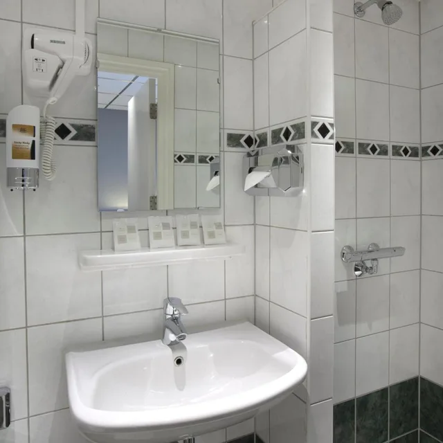 غرفة صغيرة بسرير مزدوج، Hotel Luxer 3/4