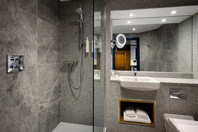 غرفة ديلوكس بسرير مزدوج، Edinburgh Marriott Hotel Holyrood 8/8