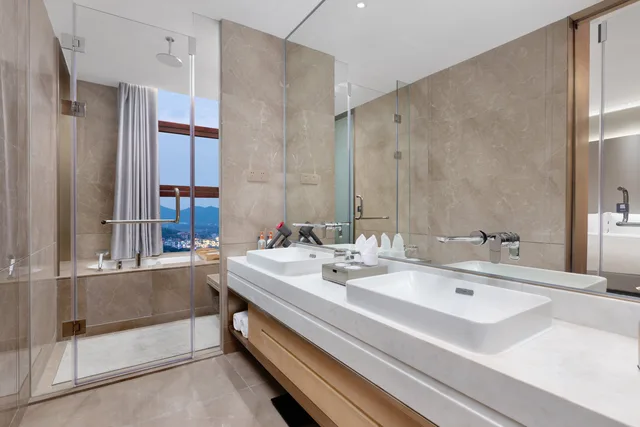 Panoramic, Suite, Crowne Plaza Zhoushan Seaview 4/6