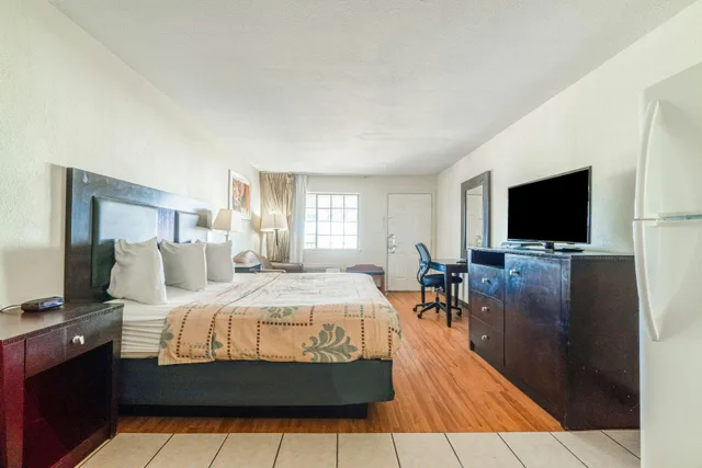 Room, Queen Bed, Kitchenette, Executive Inn Port Lavaca by OYO 2/5