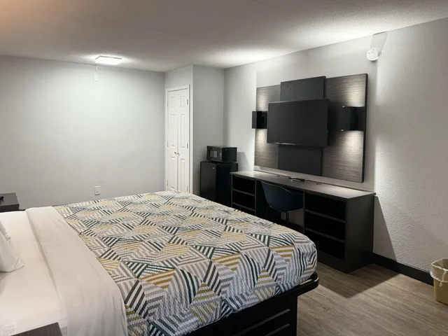 غرفة بسرير كينج، Motel6 Huntsville, AL - University Dr 6/10