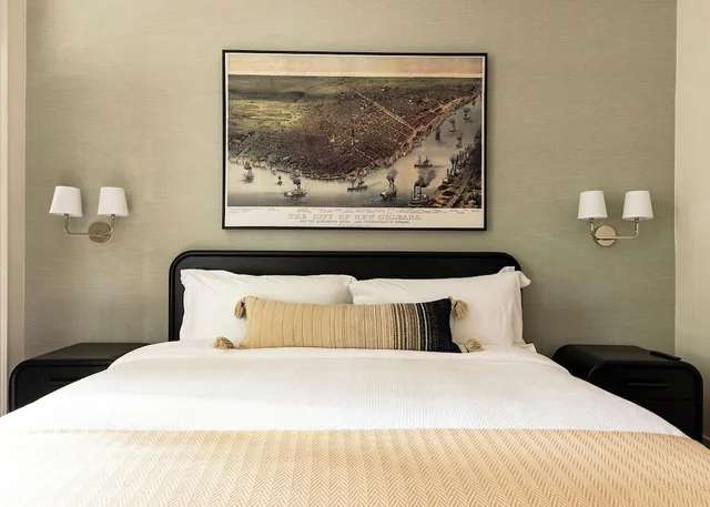 غرفة بريميوم بسرير كينج، The Garden District Hotel 2/5