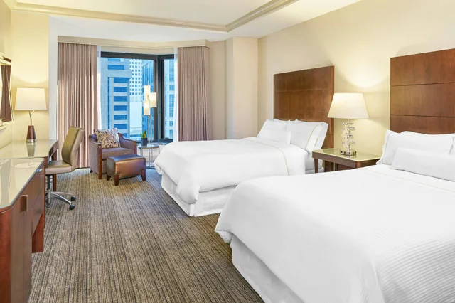 غرفة بسرير مزدوج، Westin Chicago River North 1/6