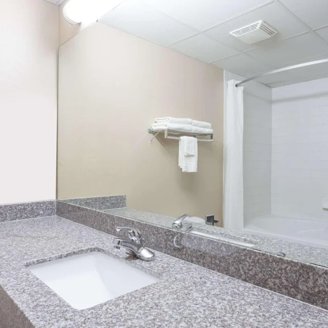 غرفة بسريرين مزدوجين، Super 8 By Wyndham Indianola 4/5