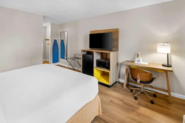 غرفة بسرير كينج لذوي الإعاقة، Days Inn by Wyndham Columbus East Airport 7/8