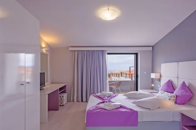 استوديو سوبيريور بسرير كوين بإطلالة على البحر، Sunrise Village Hotel 1/10