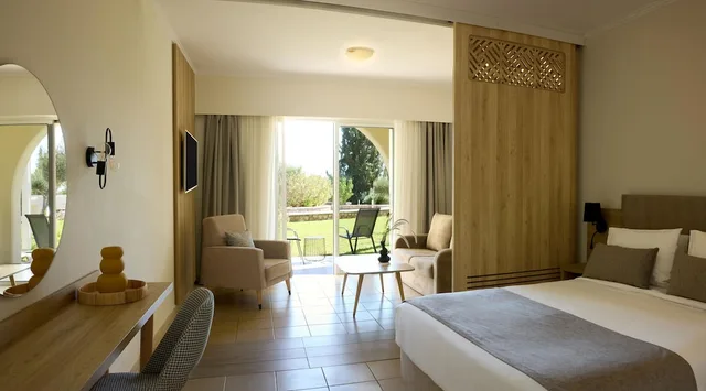 غرفة سوبيريور عائلية بسريرين منفصلين بإطلالة على الحديقة مع أريكة، Kiotari Miraluna Resort 3/4
