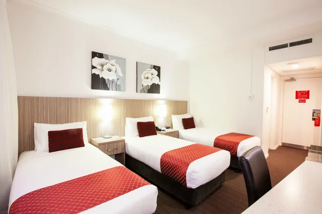Deluxe, Triple, 3 Beds, Metro Hotel Marlow Sydney Central 1/5