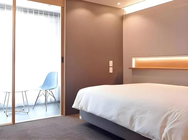غرفة ديلوكس ثلاثية بسرير مزدوج وسريرين منفصلين، Royal Square Hotel Seoul 1/1