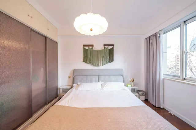 Senior, Apartment, 1 Queen and 3 Double Beds، Book and Bed-People's Square 8/10