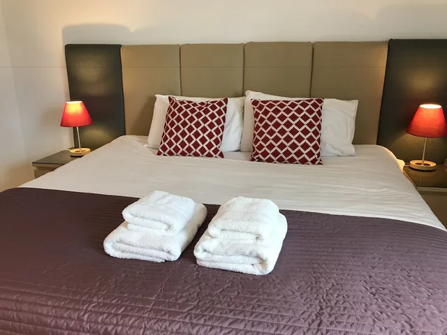 شقة بسريرين كينج، Tolbooth Apartments 8/10